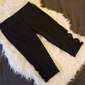 SOLD!!! Material Girl Capri Leggings